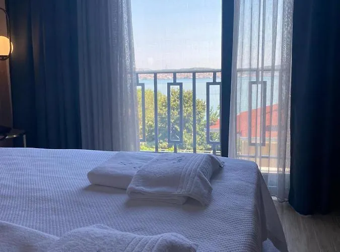 Cunda Pier Bed & Breakfast 4*